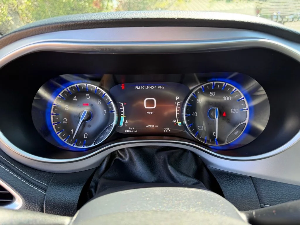 Used 2025 Red Hot Pearlcoat Chrysler Limited image 21