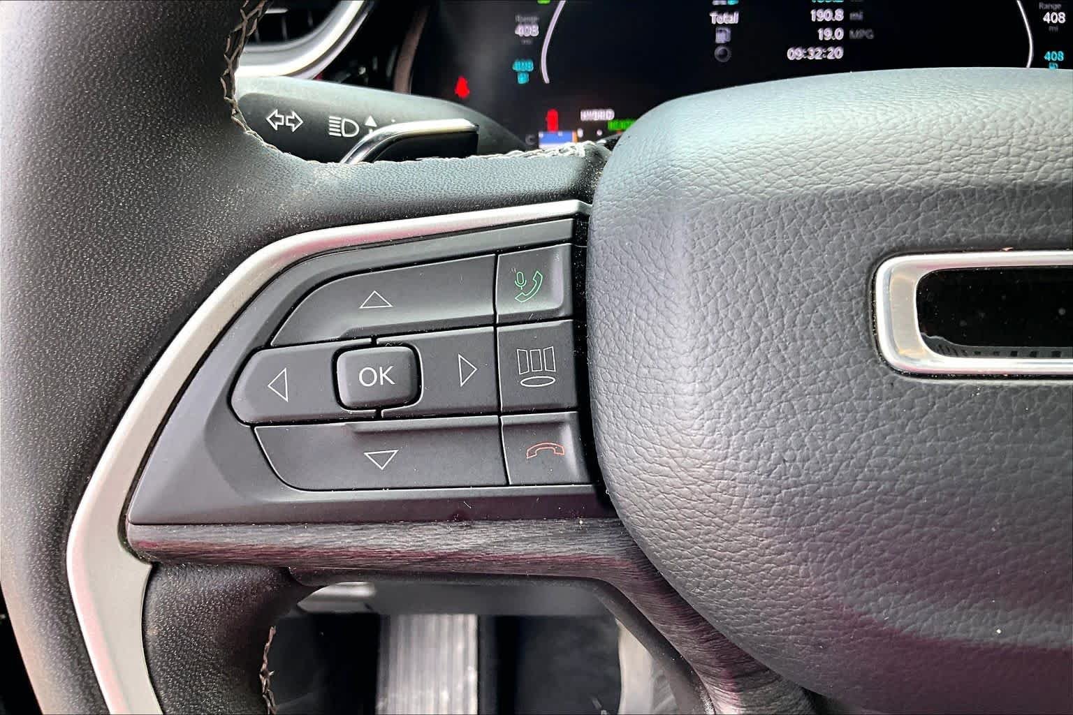 Used 2022 Diamond Black Crystal Pearlcoat Jeep  image 24