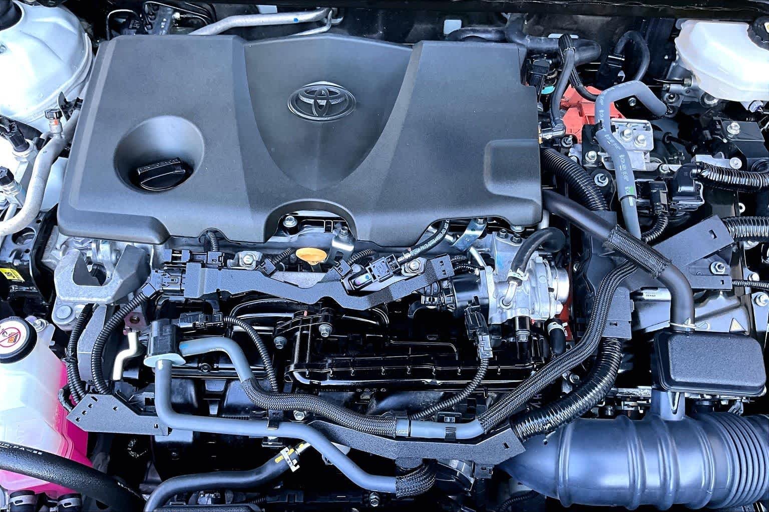 Used 2025 Ice Cap Toyota LE image 33