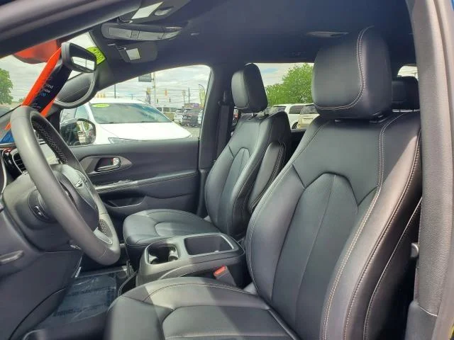 Used 2025 Fathom Blue Pearlcoat Chrysler Select image 6