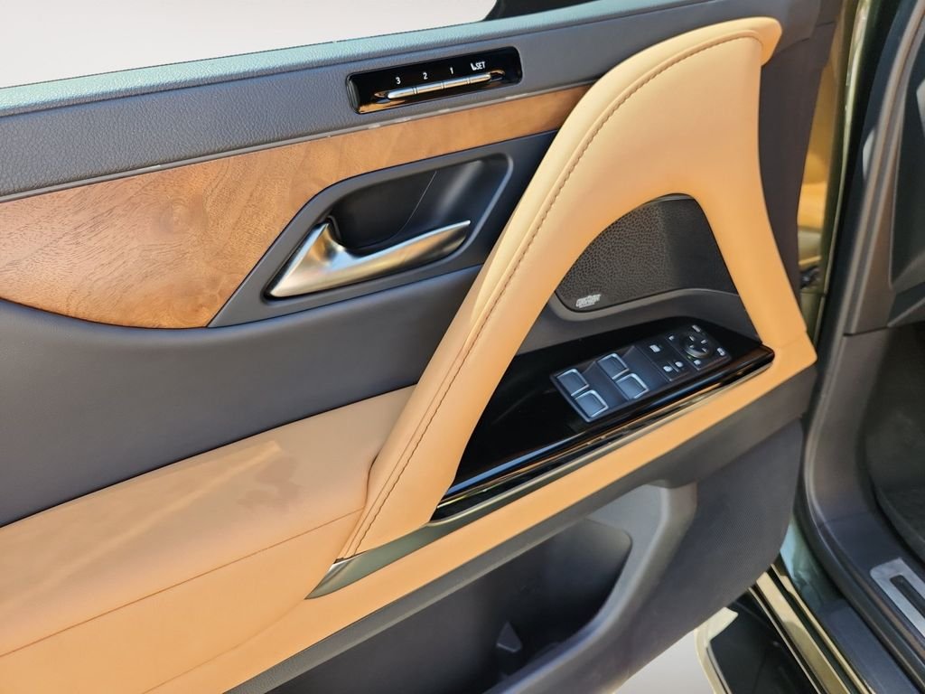 Used 2024 Green Lexus 600 Premium image 10