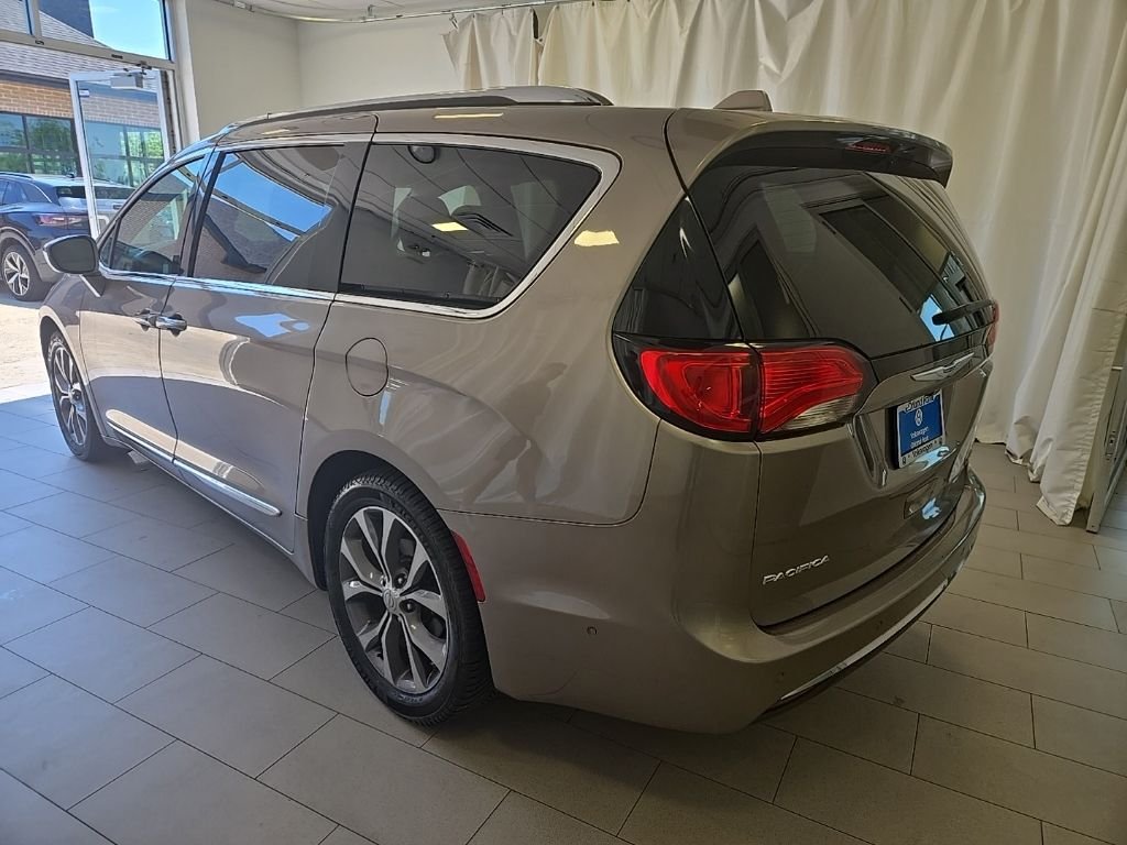 Used 2017 Molten Silver Chrysler Limited image 3