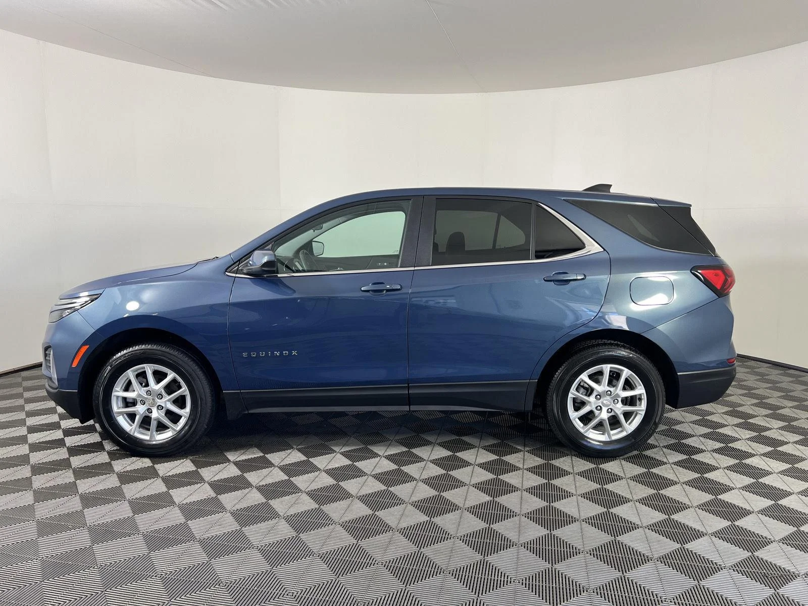 Used 2024 Lakeshore Blue Metallic Chevrolet LT image 27
