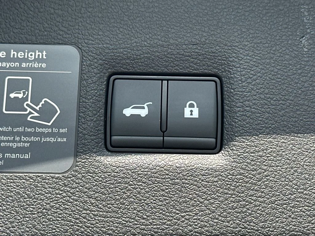 Used 2023 Gray INFINITI LUXE image 16