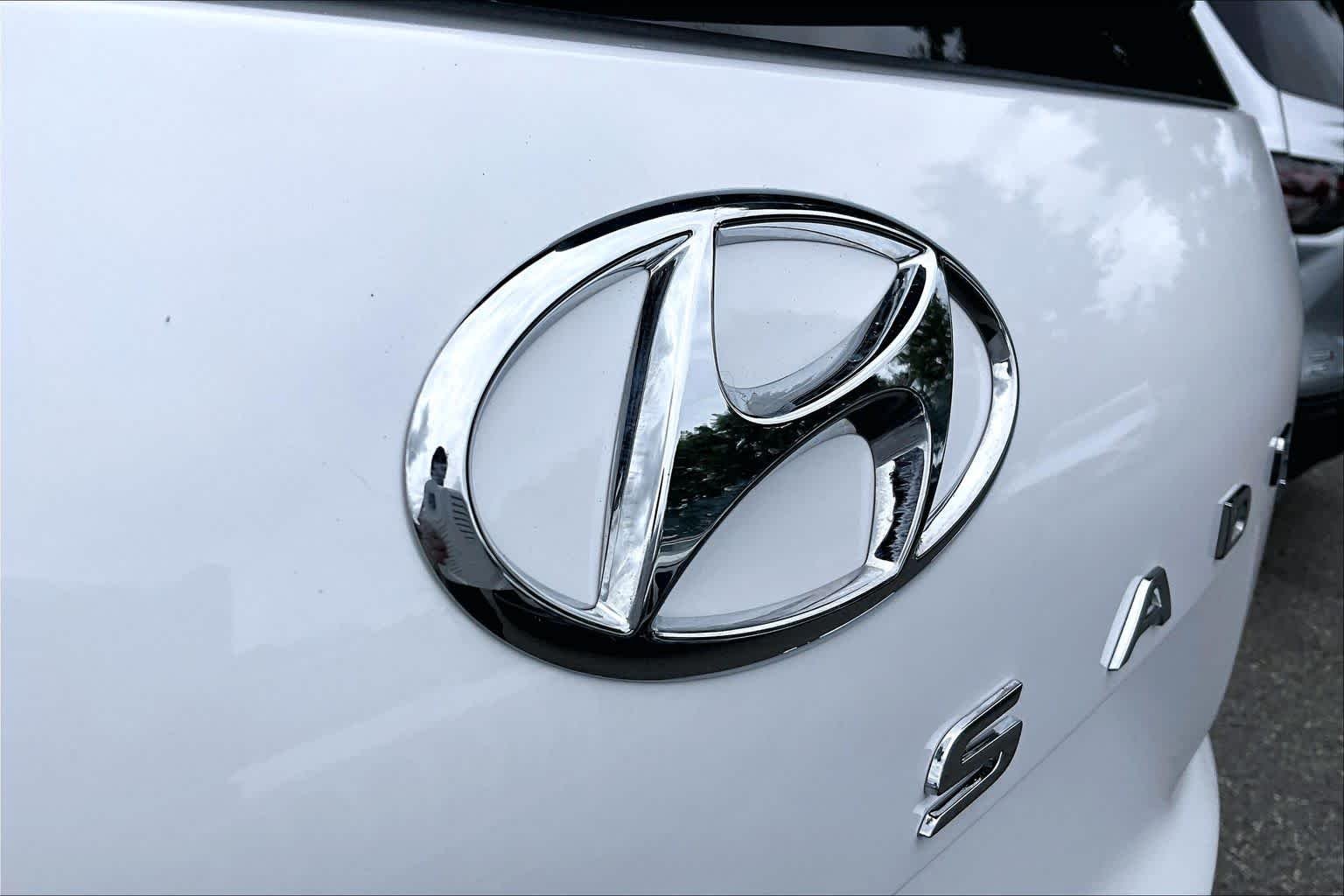 Used 2021 Hyper White Hyundai Limited image 30