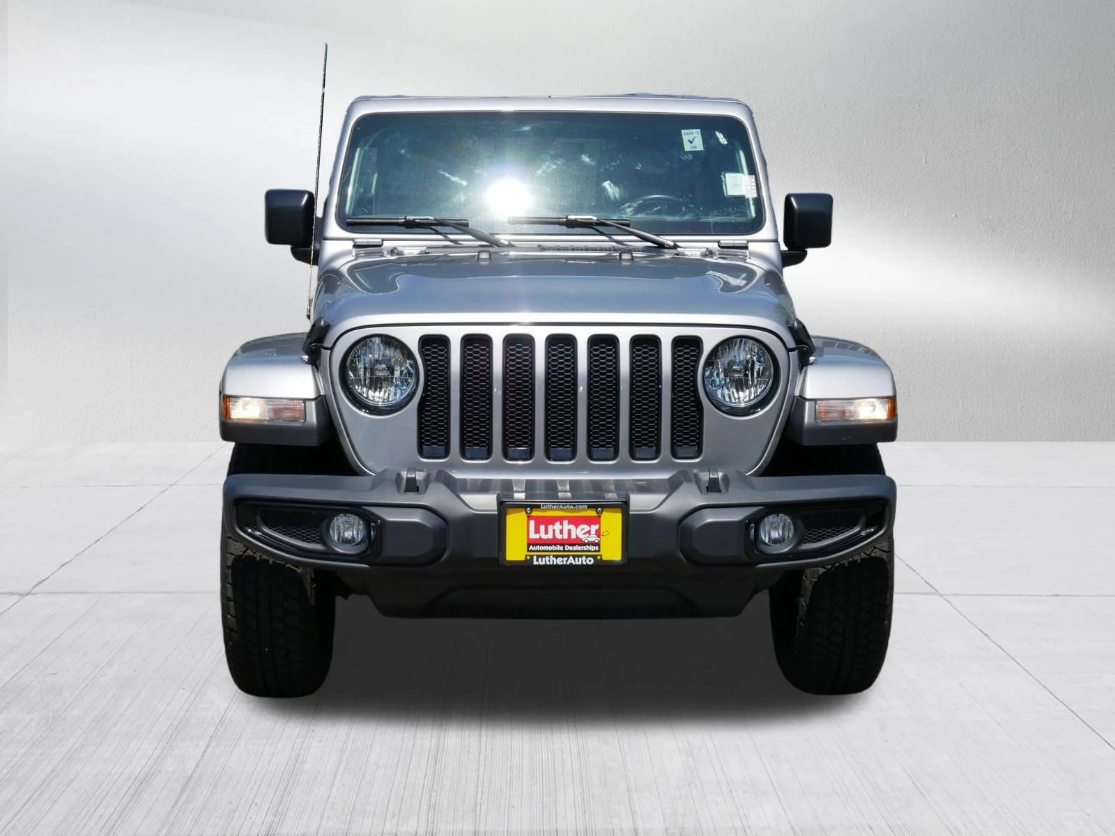 Used 2021 Billet Silver Metallic Clearcoat Jeep Unlimited Sahara Altitude image 2