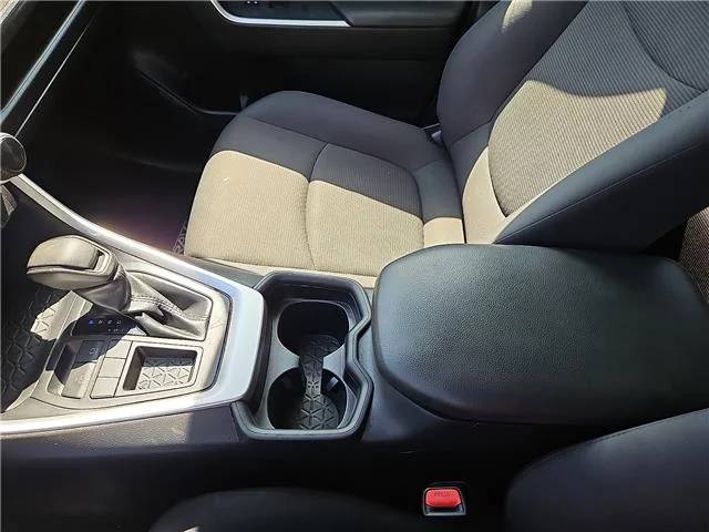 Used 2019 Silver Sky Metallic Toyota LE Front-wheel Drive image 19
