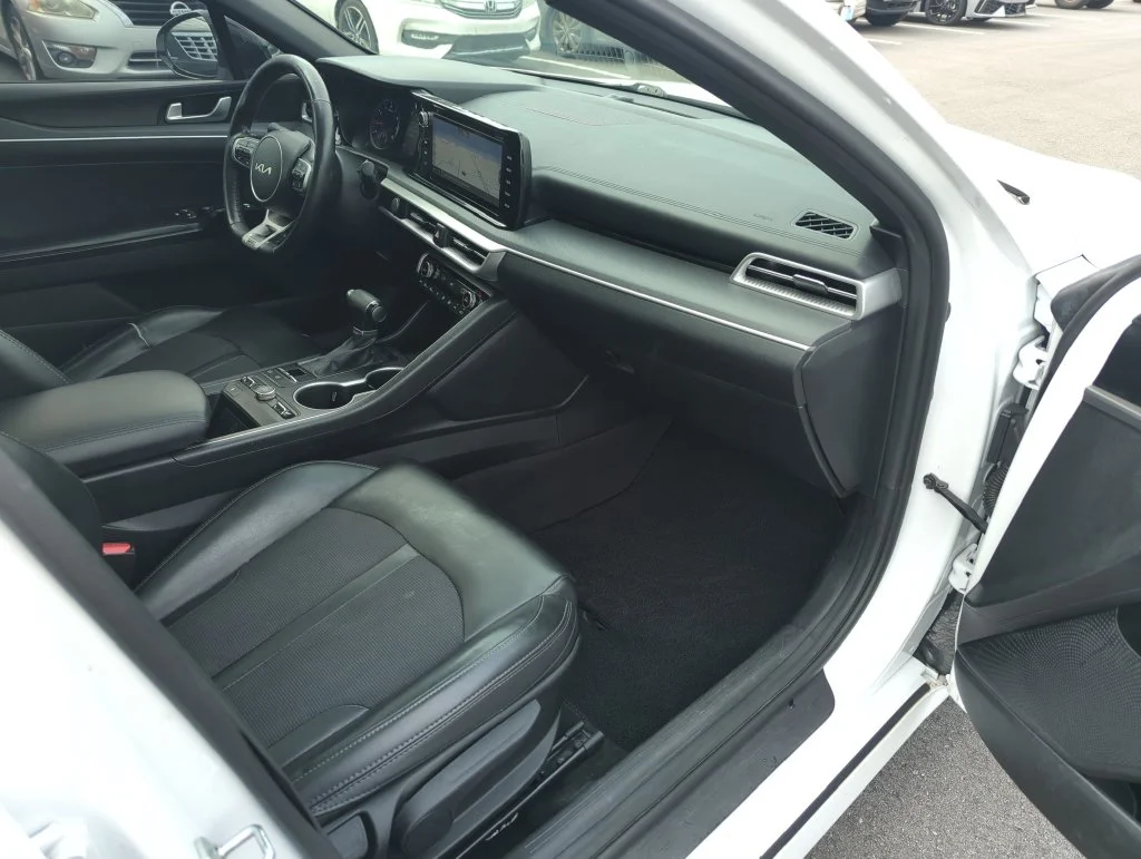 Used 2023 White Kia GT-Line image 36