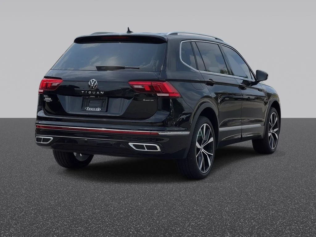 Used 2024 Black Volkswagen 2.0T SEL R-Line image 3