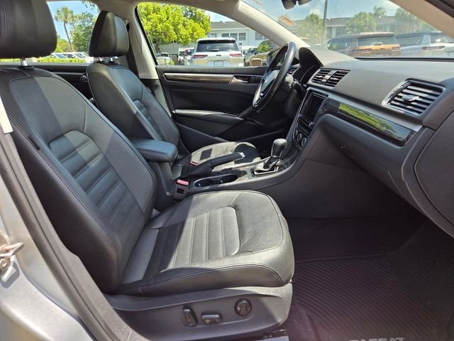 Used 2018 Silver Volkswagen 2.0T SEL Premium image 18