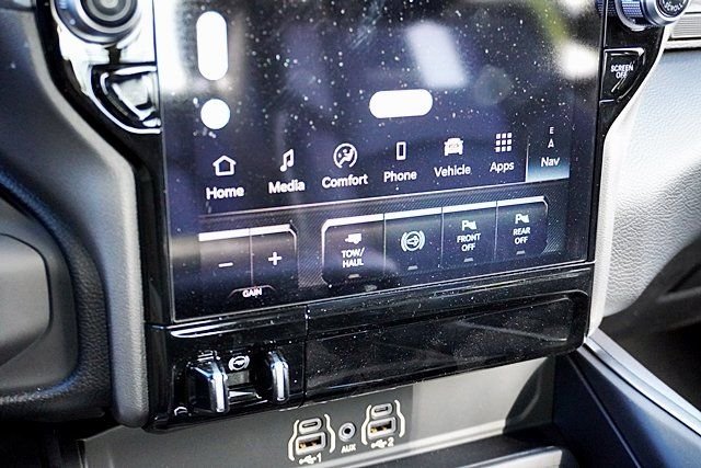 New 2026 Diamond Black Crystal Pearl-Coat Exterior Paint RAM Laramie Night Edition image 28