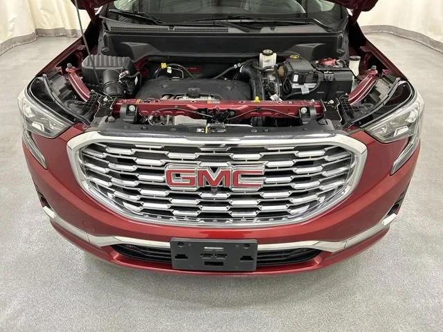 Used 2018 RED QUARTZ TINTCOAT GMC Denali image 6