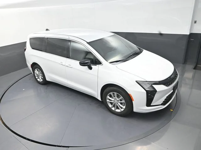 New 2027 Bright White Clear-Coat Exterior Paint Chrysler Select image 11