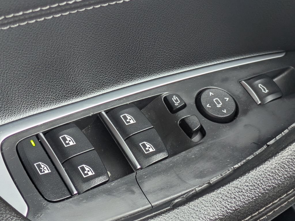 Used 2018 Black BMW xDrive30i image 23