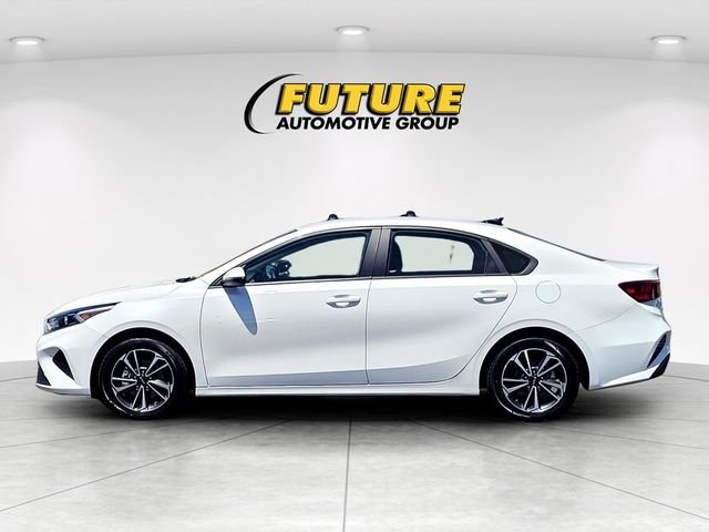 Used 2023 White Kia LXS image 7