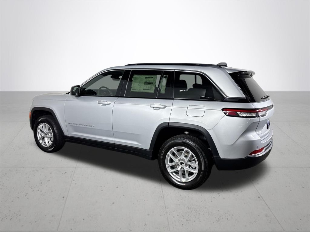 New 2026 Silver Zynith Exterior Paint Jeep Laredo image 8