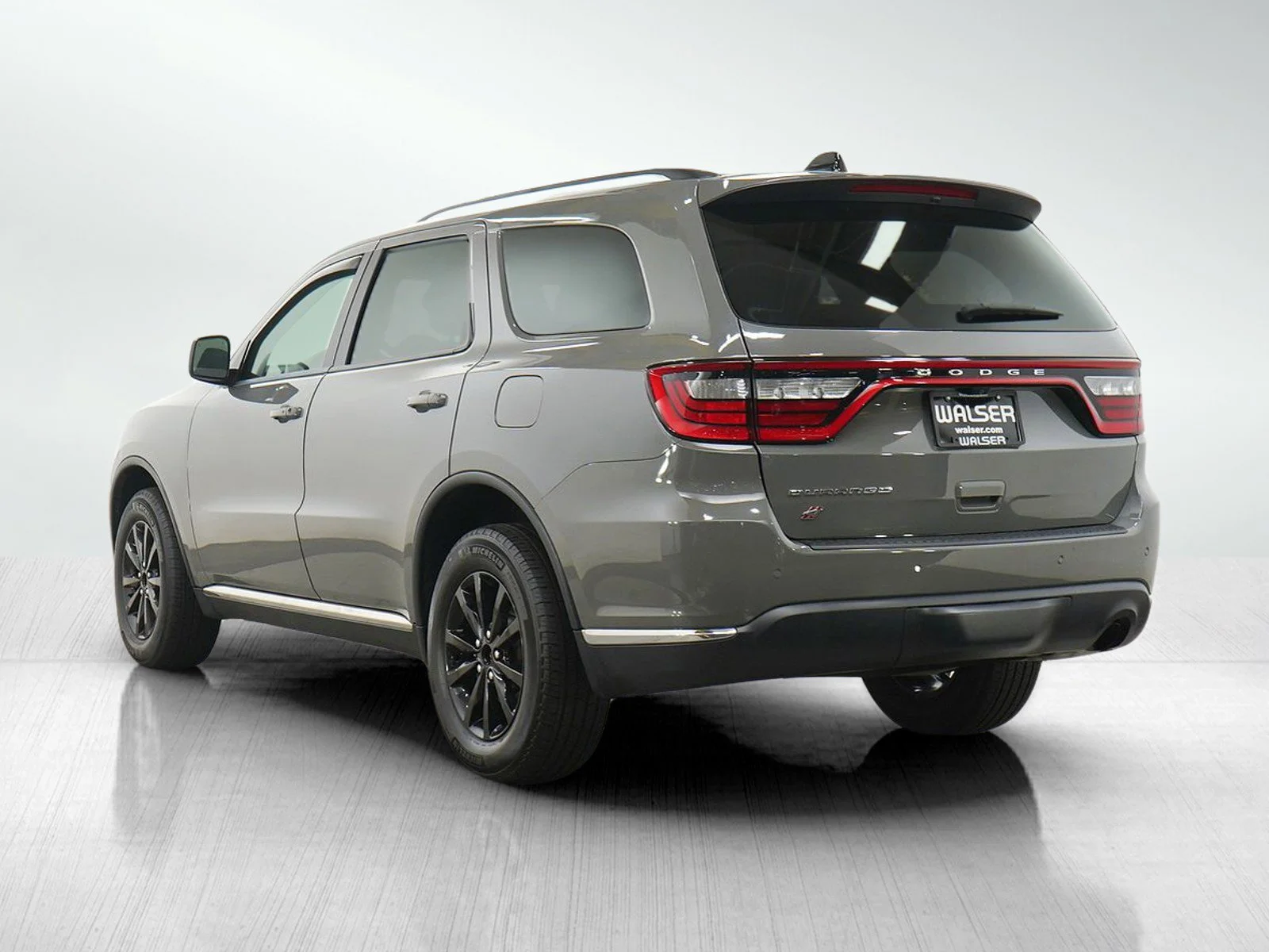 Used 2023 Destroyer Gray Clearcoat Dodge SXT image 3
