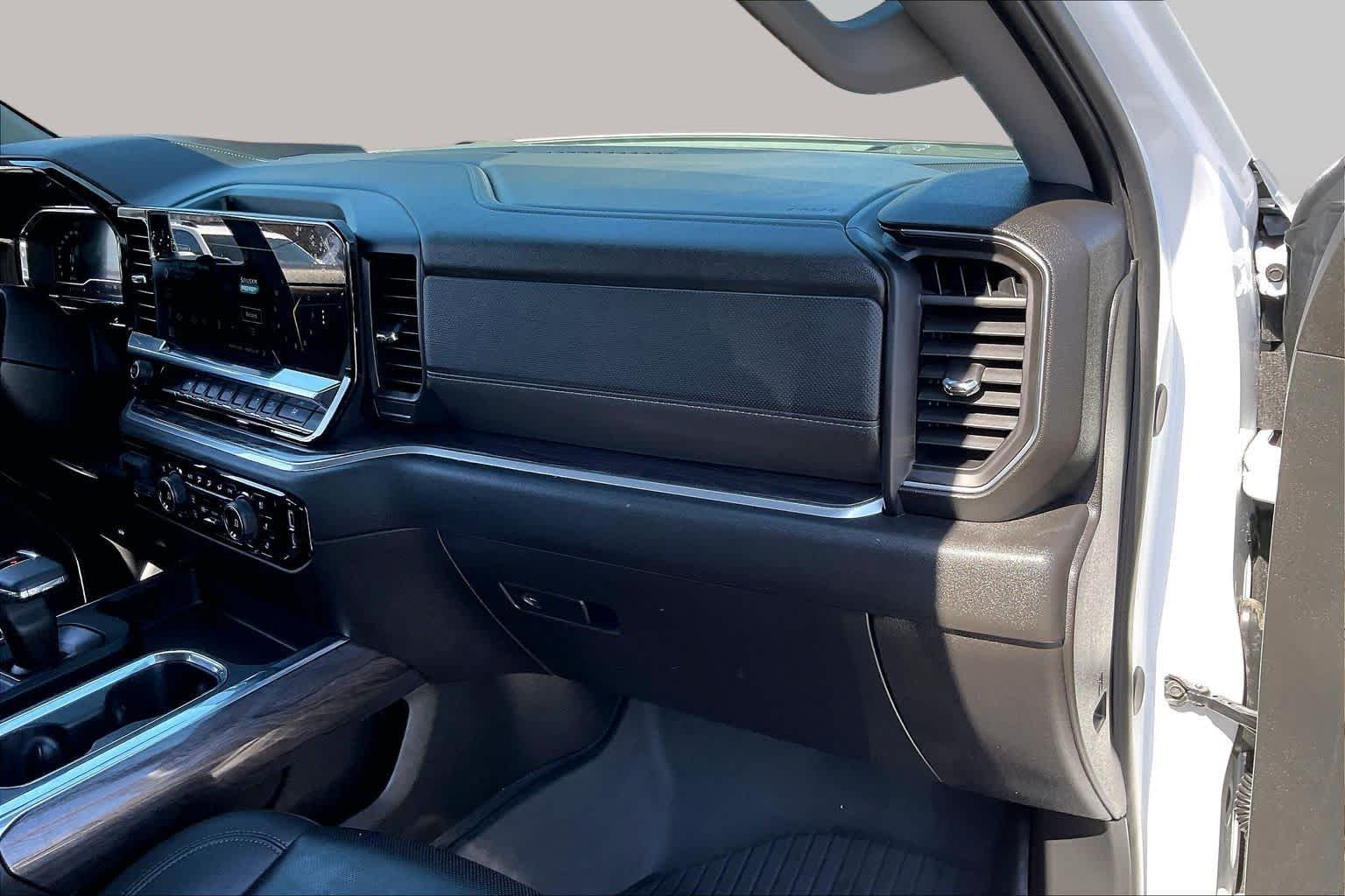 Used 2025 Summit White Chevrolet LTZ image 18