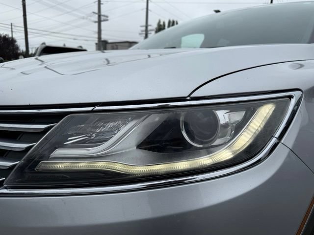 Used 2017 Ingot Silver Lincoln Select image 11
