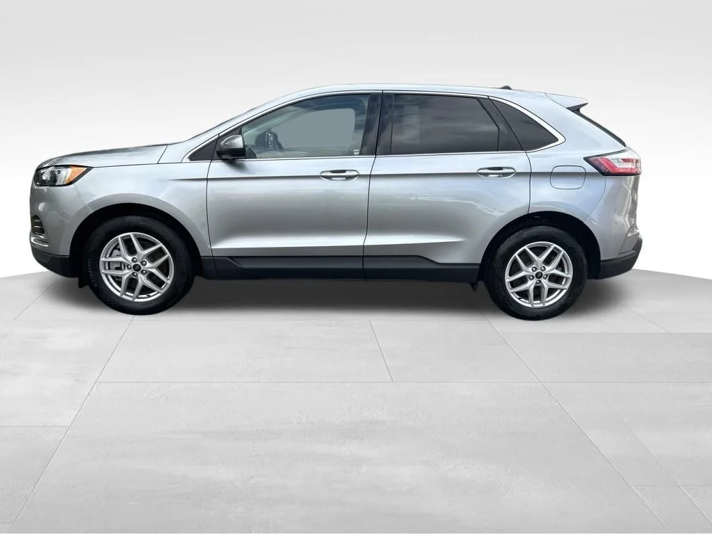 Used 2024 Silver Ford SEL image 2