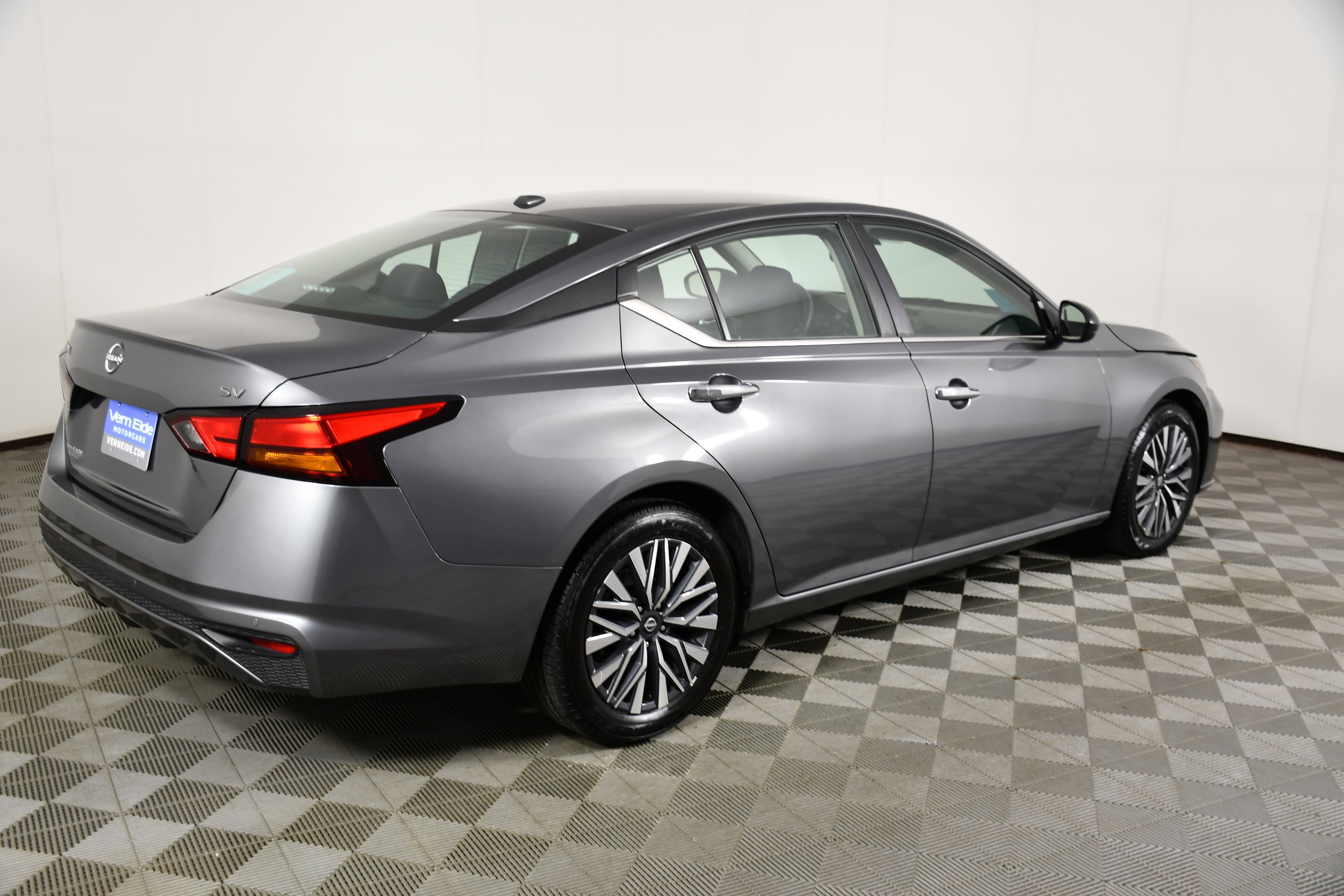 Used 2024 Gun Metallic Nissan 2.5 SV image 6