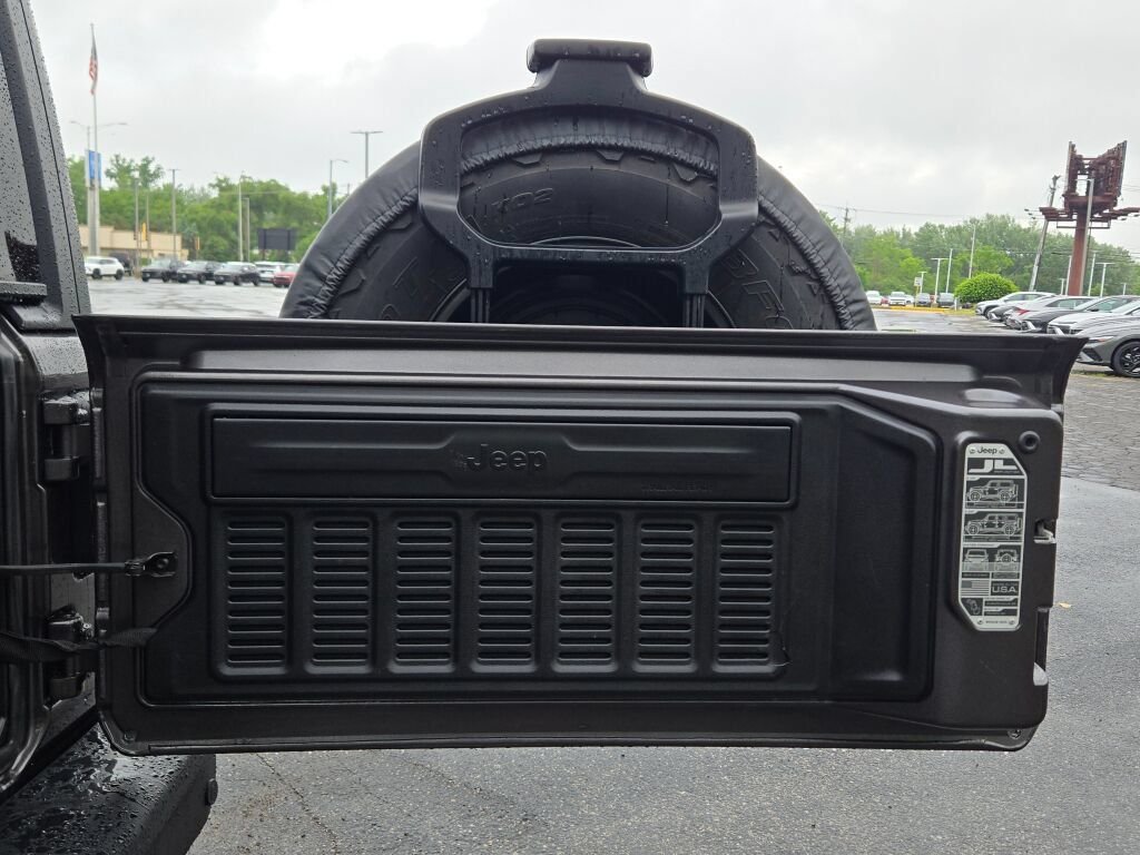 Used 2020 Gray Jeep Unlimited Rubicon image 16