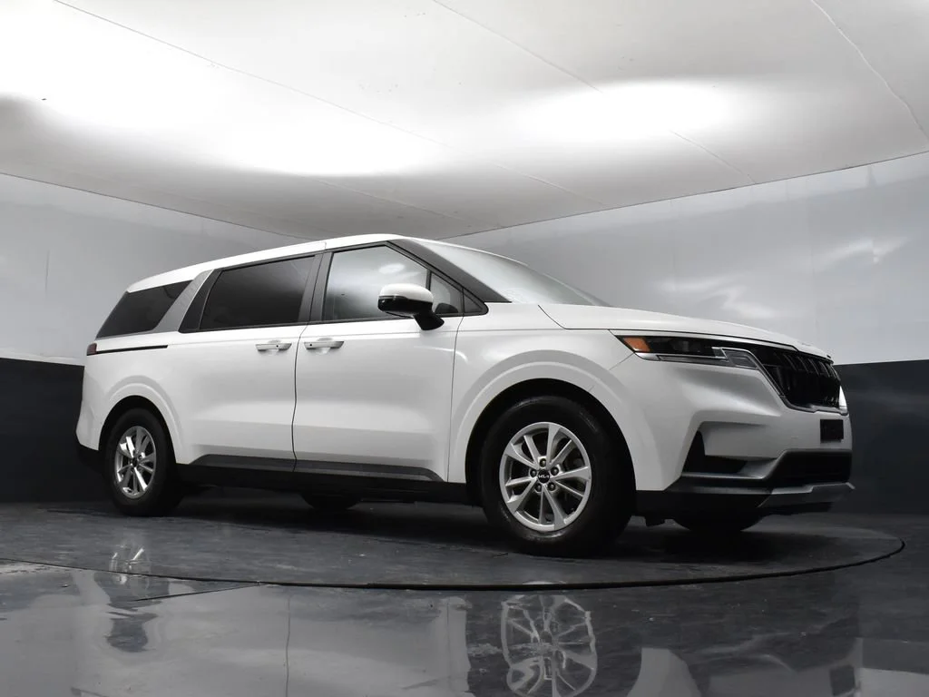 Certified Used 2022 White Kia LXS image 8