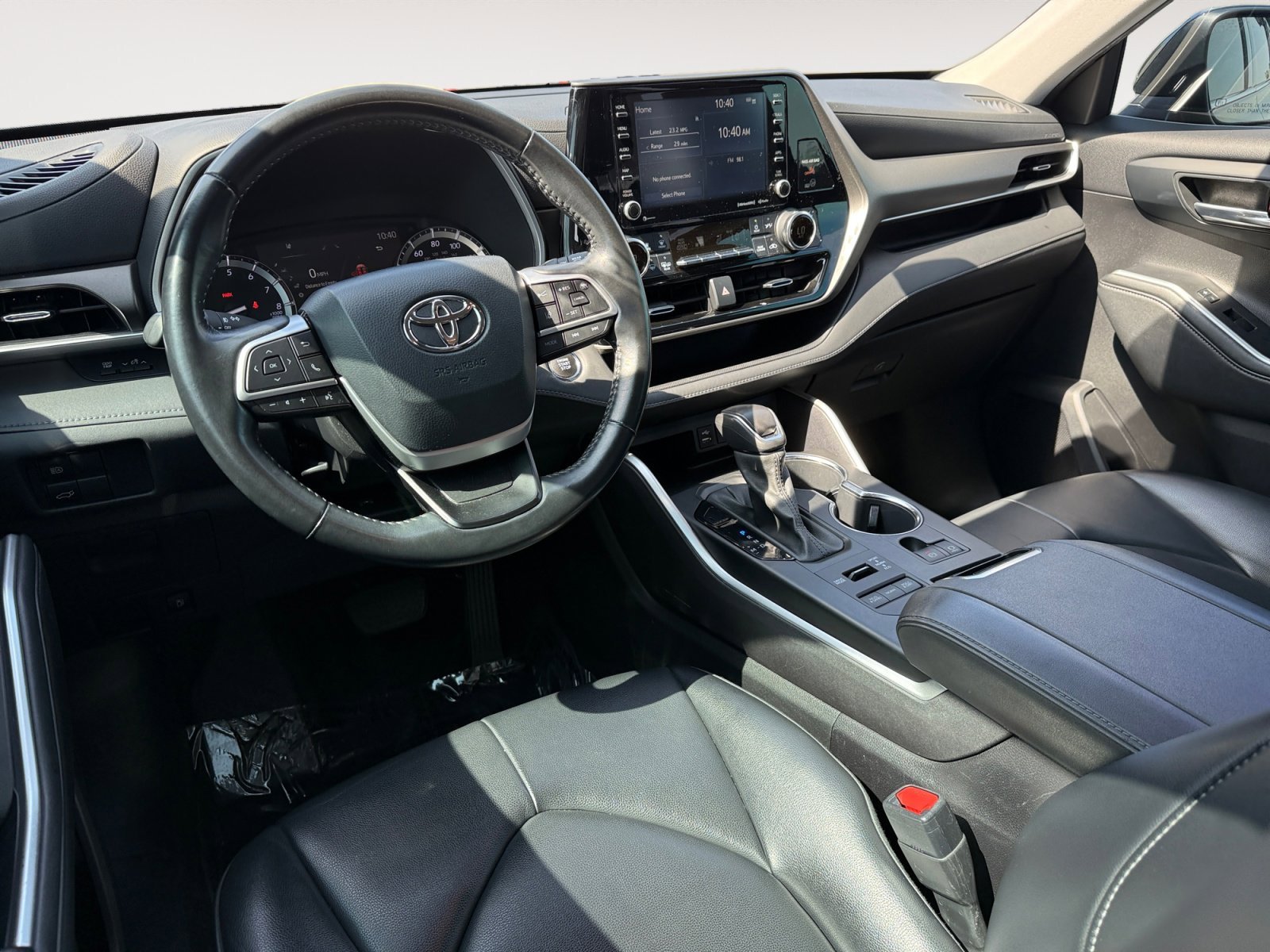 Used 2022 Midnight Black Metallic Toyota XLE image 15