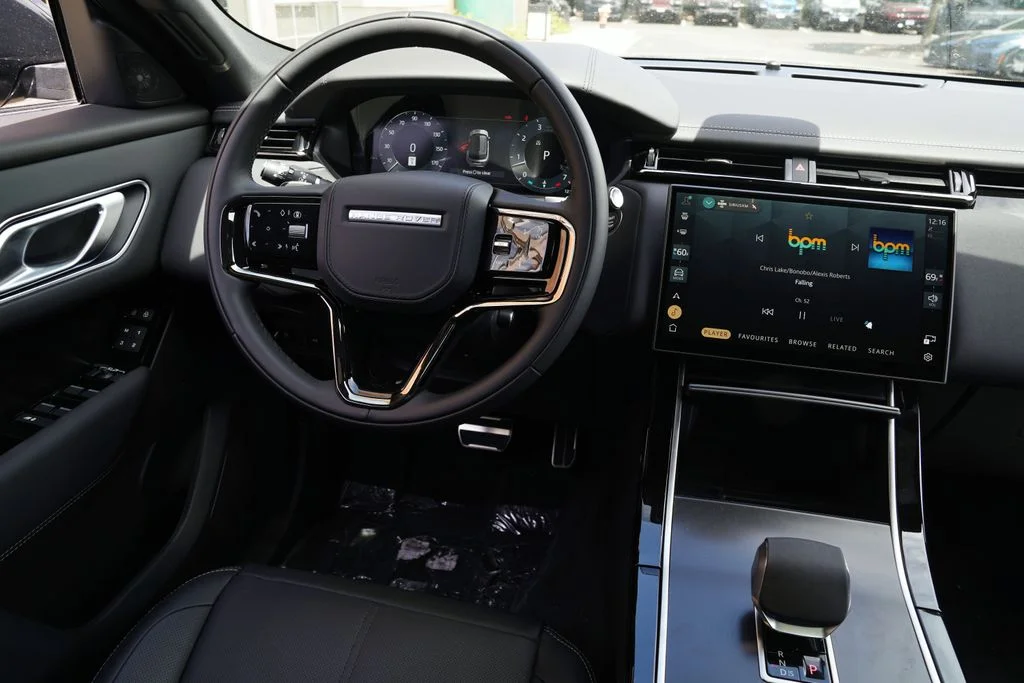 New 2026 Santorini Black Land Rover Belgravia Edition image 16