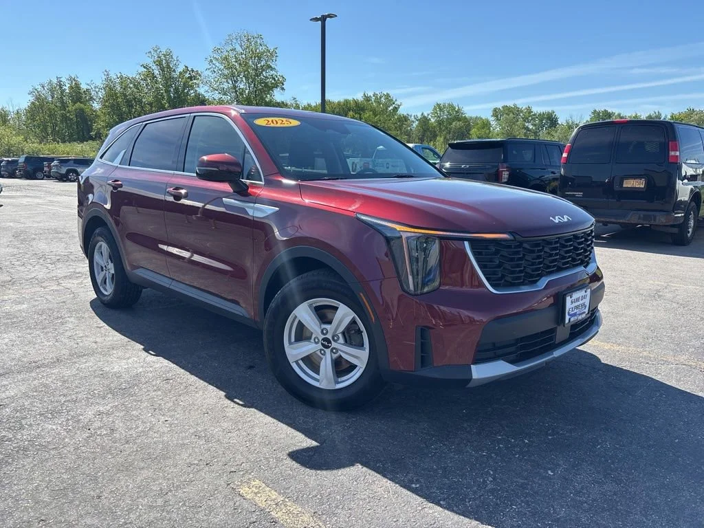 2025 Kia Sorento LX AT's photo