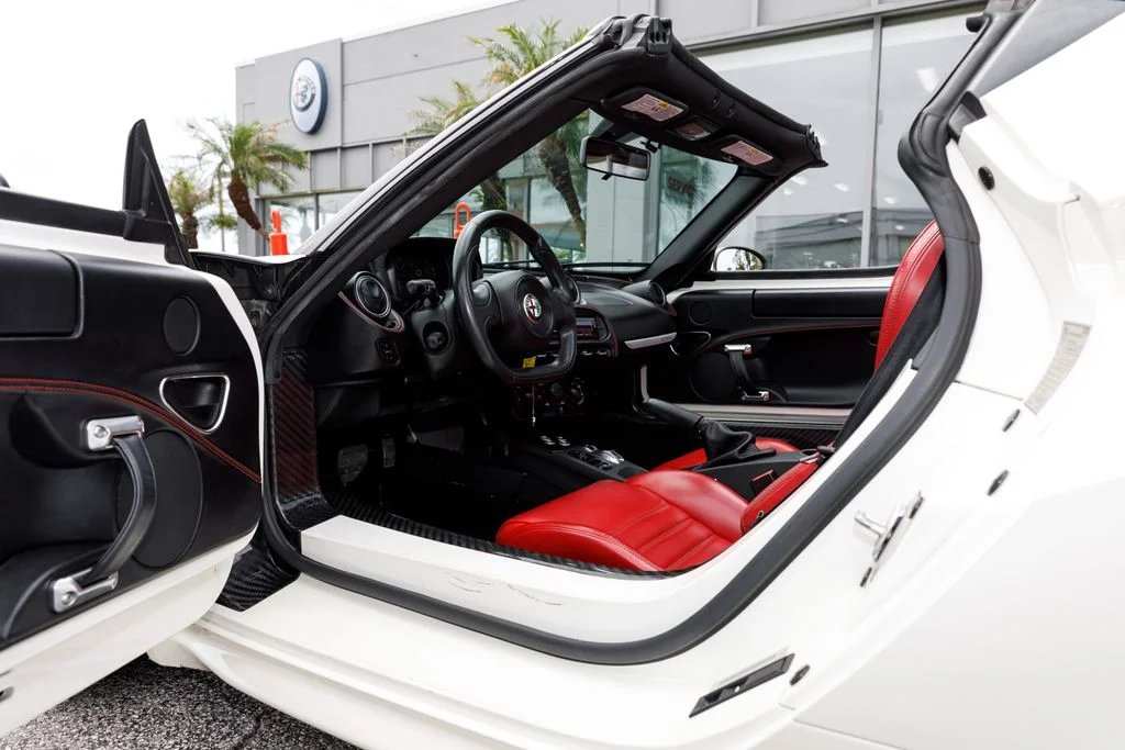 Used 2016 White Alfa Romeo Base image 21