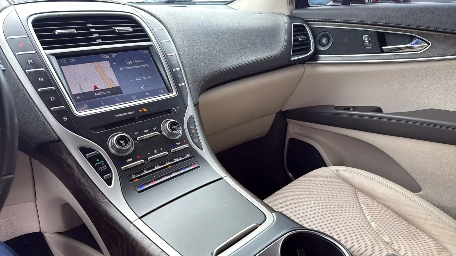 Used 2019 Red Lincoln Reserve image 19