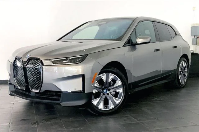 2024 BMW iX xDrive50's photo