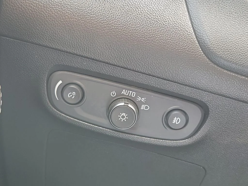 Used 2022 Blue Buick Select image 8