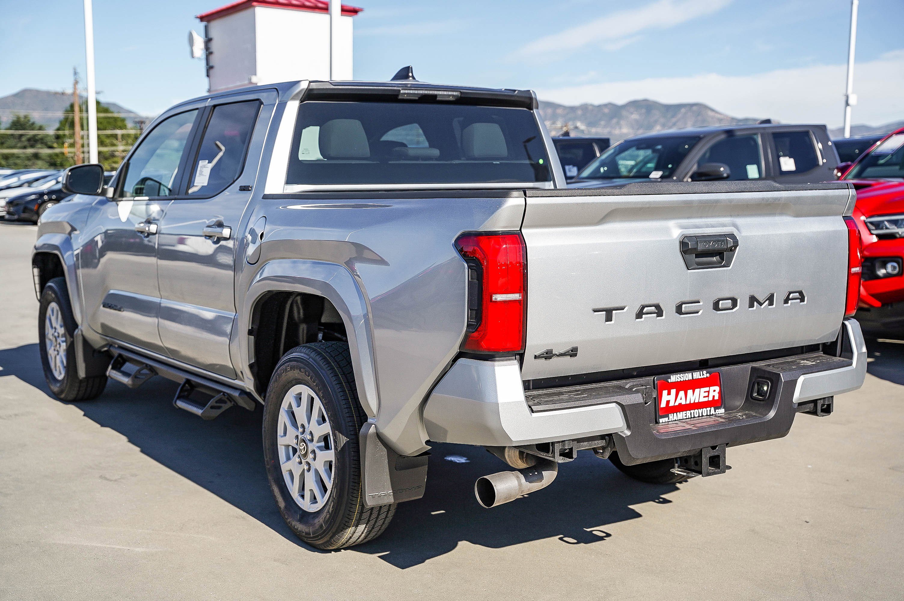 2026 Toyota Tacoma SR5 - Photo 8