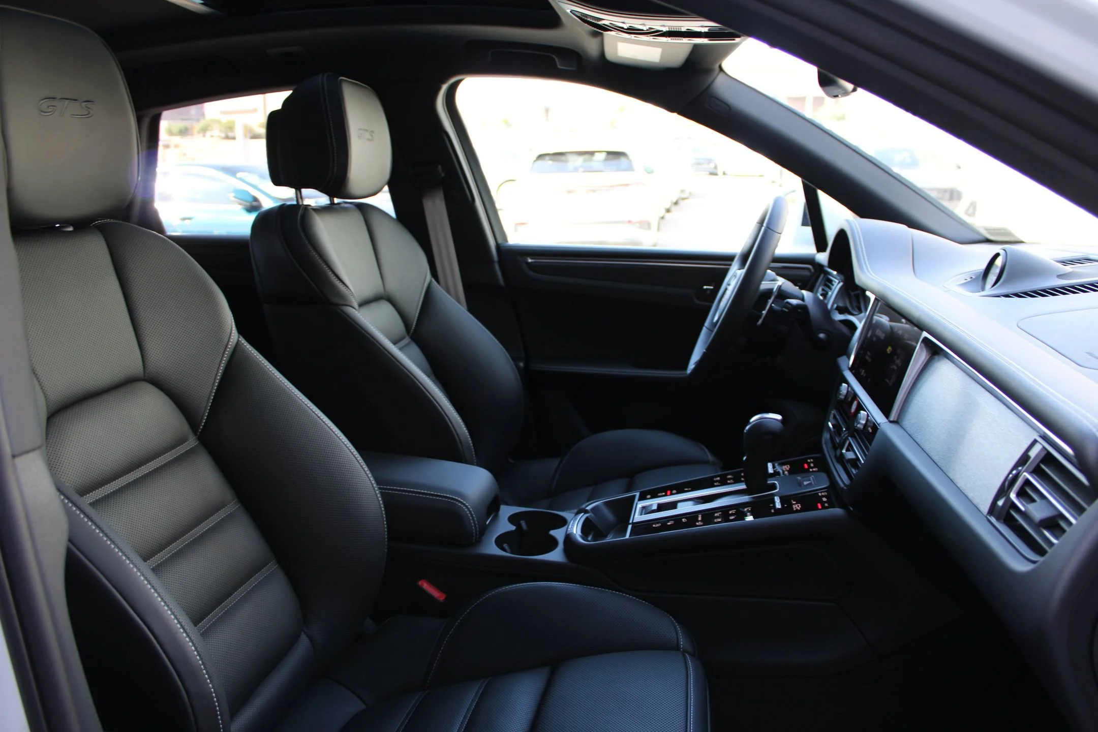 2026 Porsche Macan GTS - Photo 25