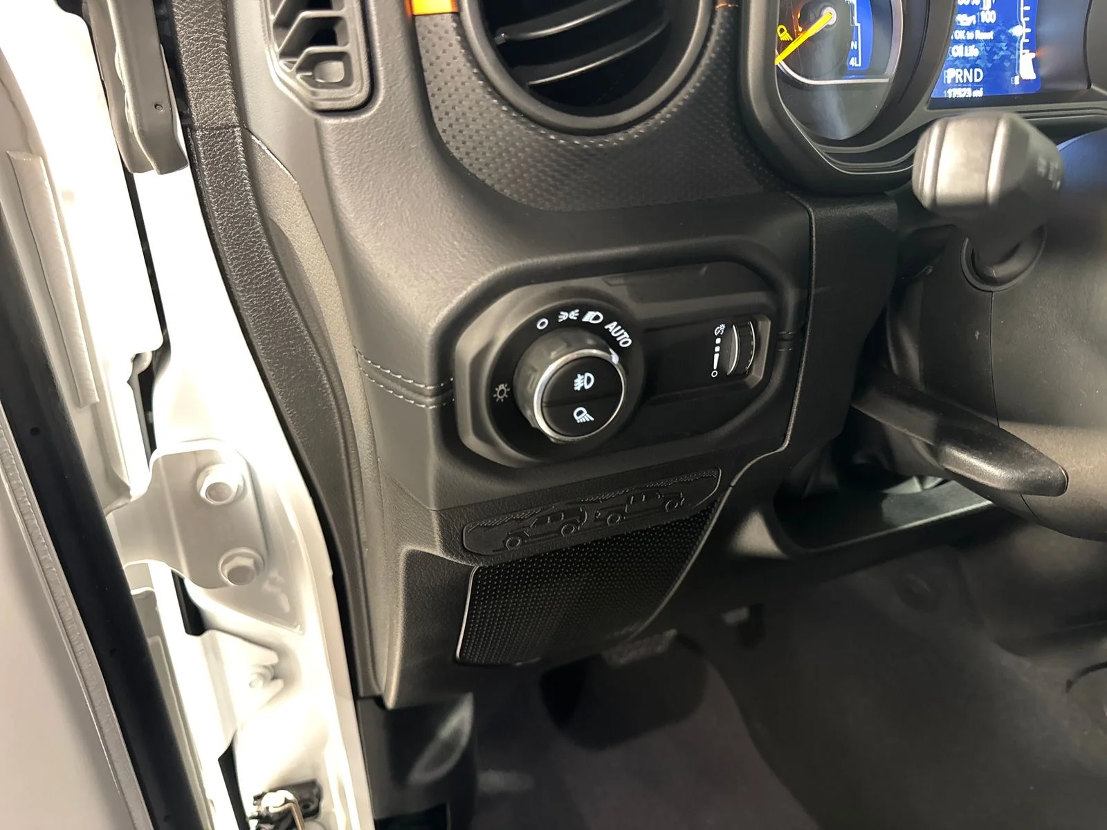 Used 2026 Bright White Clearcoat Jeep Mojave image 17