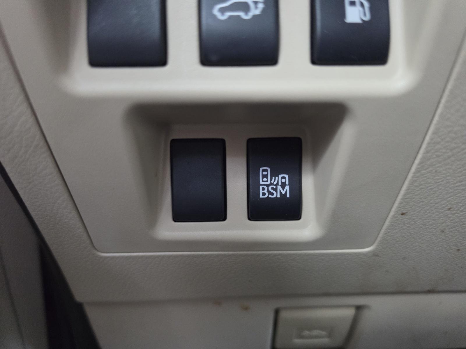 Used 2015 Satin Cashmere Metallic Lexus Base image 33