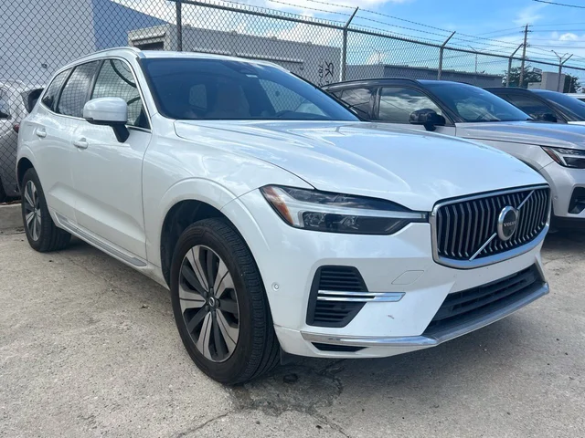 2023 Volvo XC60 Recharge Plug-In Hybrid T8 Plus Bright Theme