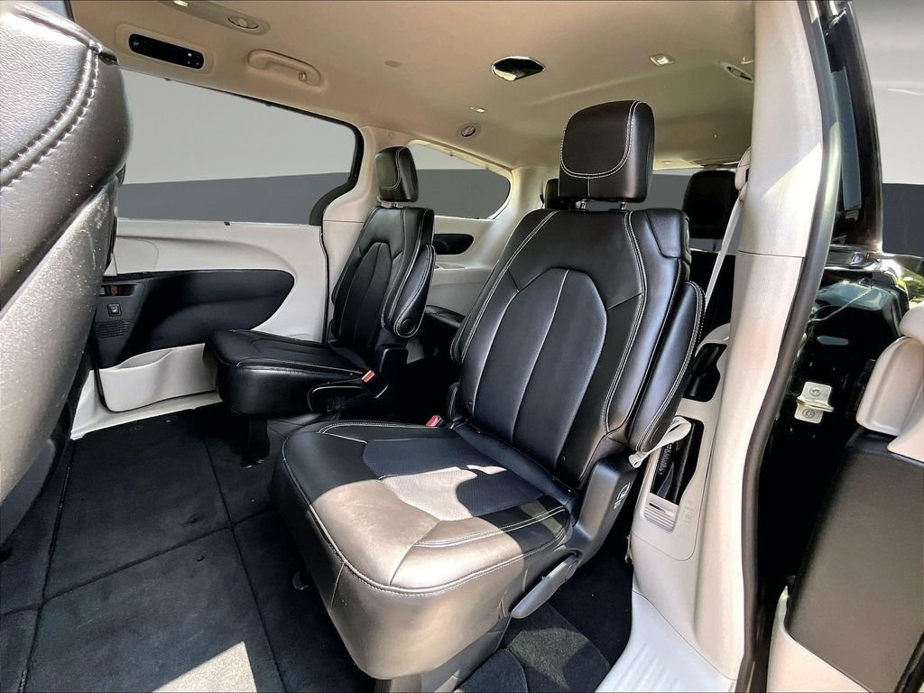 Used 2024 Black Chrysler Touring L image 25