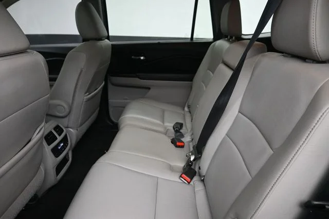 Used 2021 Silver Honda EX-L image 18