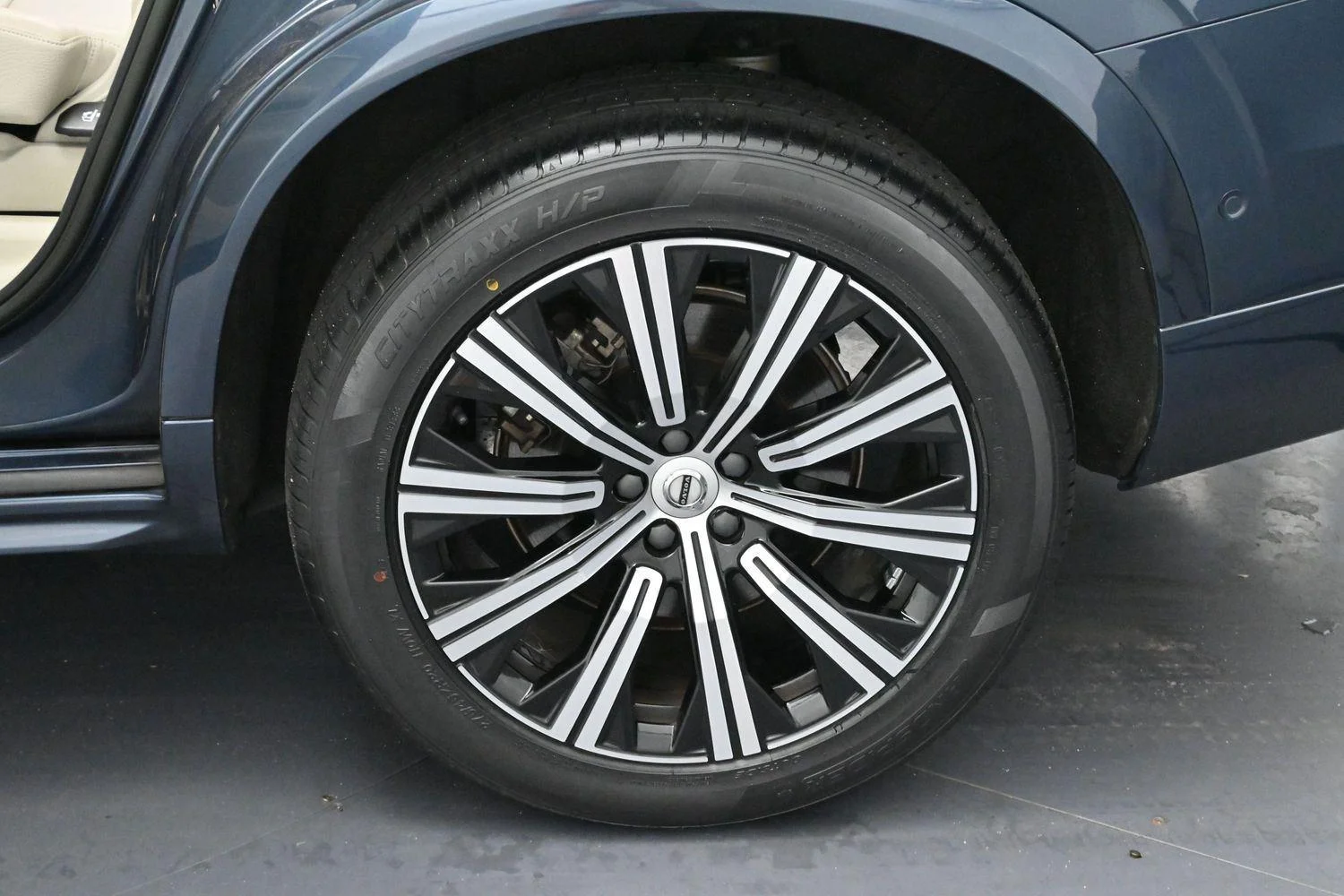 Used 2023 Blue Volvo Plus image 36