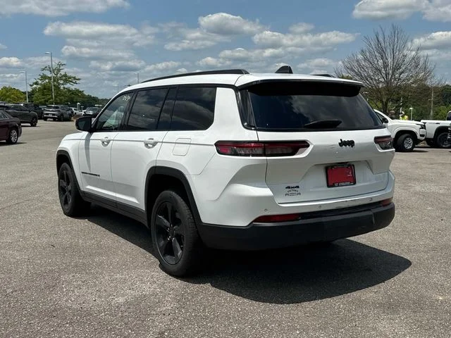 Used 2023 White Jeep Altitude image 7