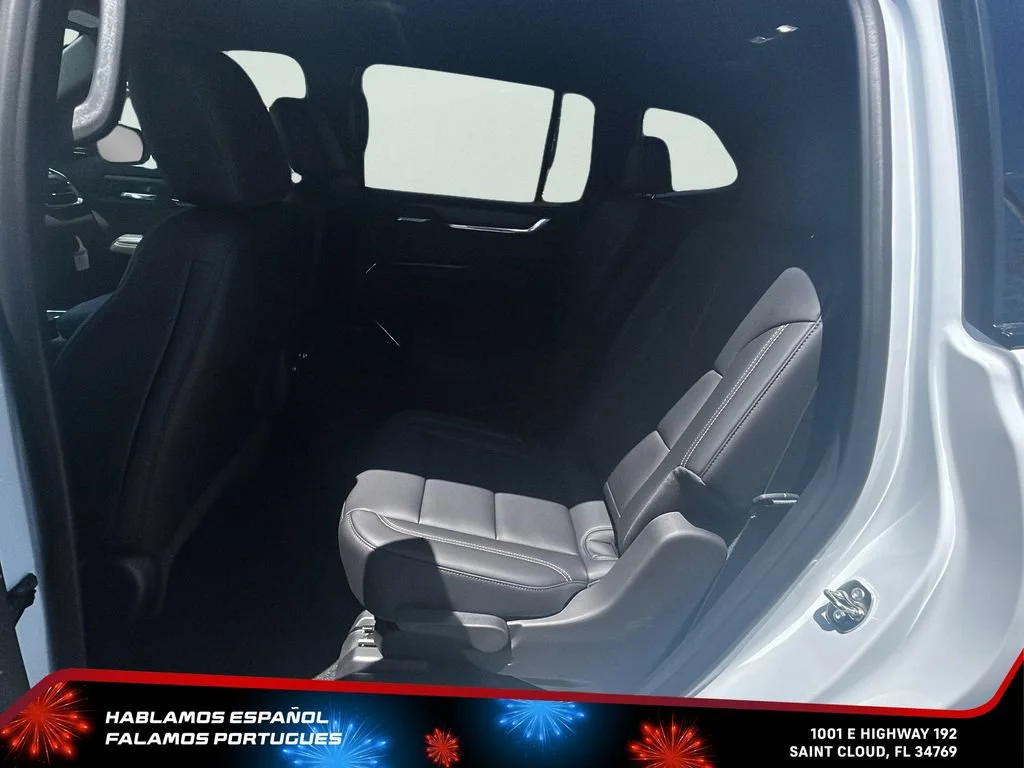 New 2026 Glacier White Tricoat GMC Elevation image 24