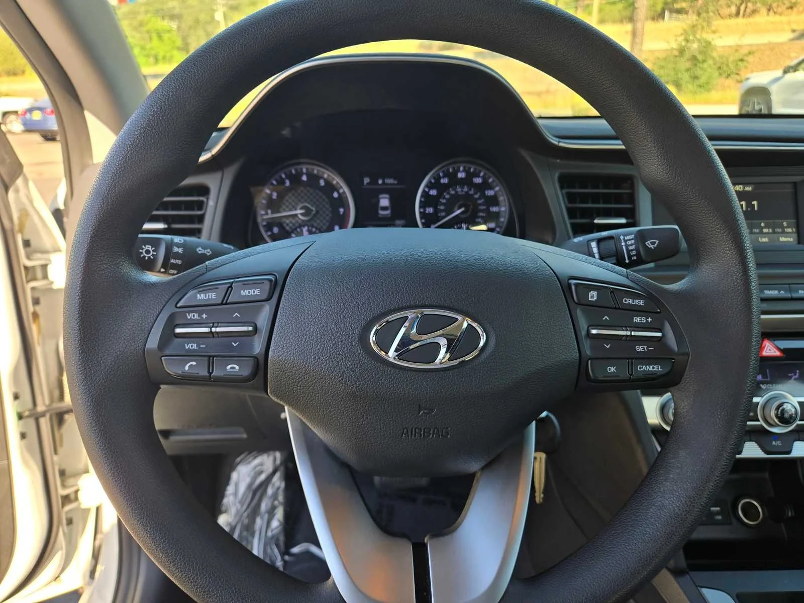 Used 2020  Hyundai SE image 24
