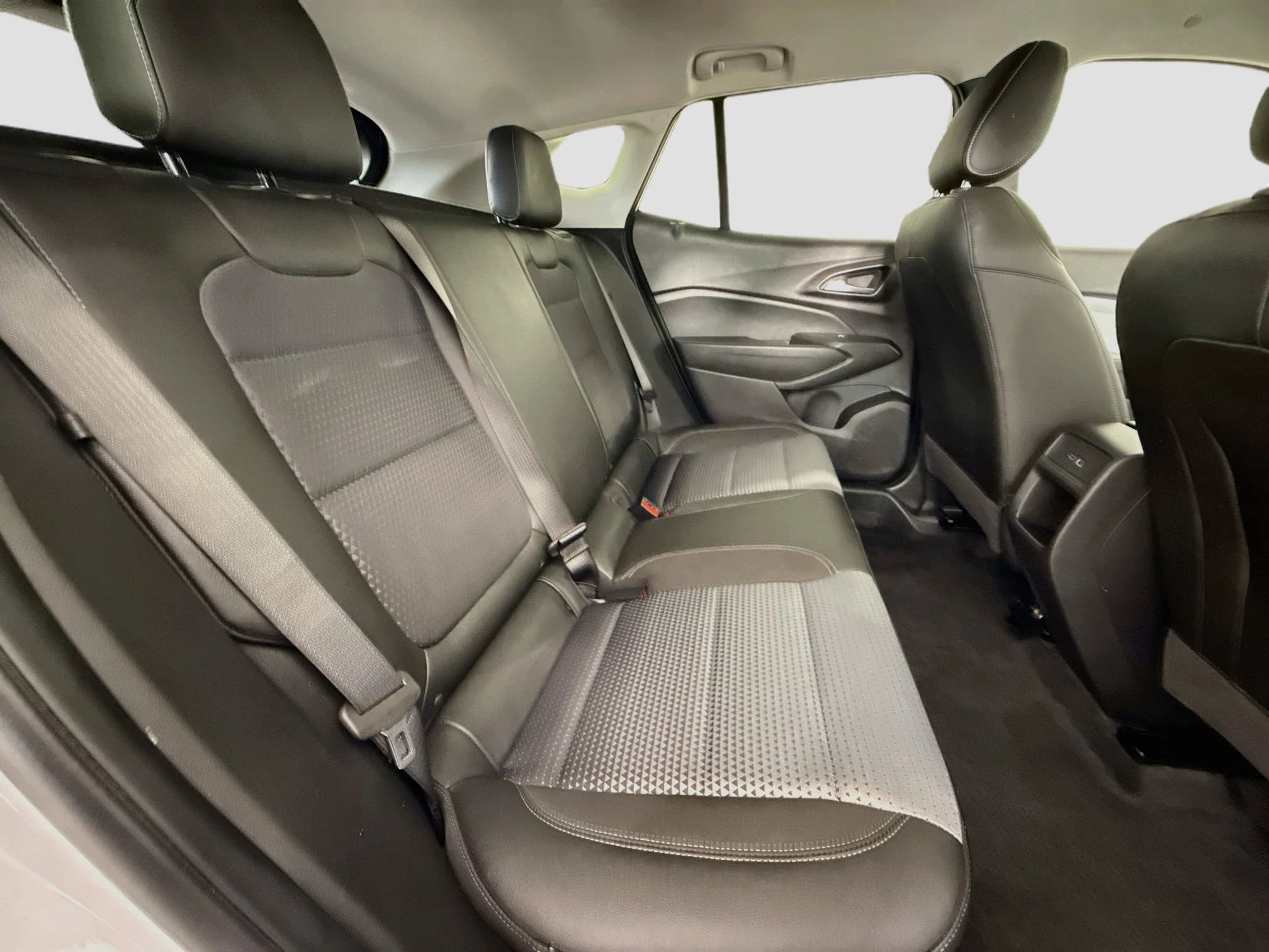 Used 2025 Summit White Chevrolet LT image 29