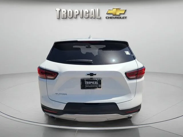 New 2026 Summit White Chevrolet 2LT image 4