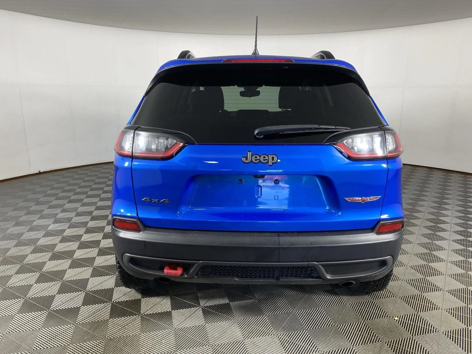 Used 2022 Hydro Blue Pearlcoat Jeep Trailhawk image 9
