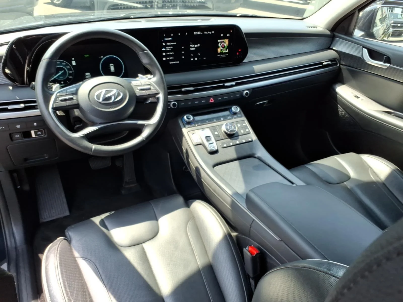 Used 2024 Moonlight Cloud Hyundai Limited image 22