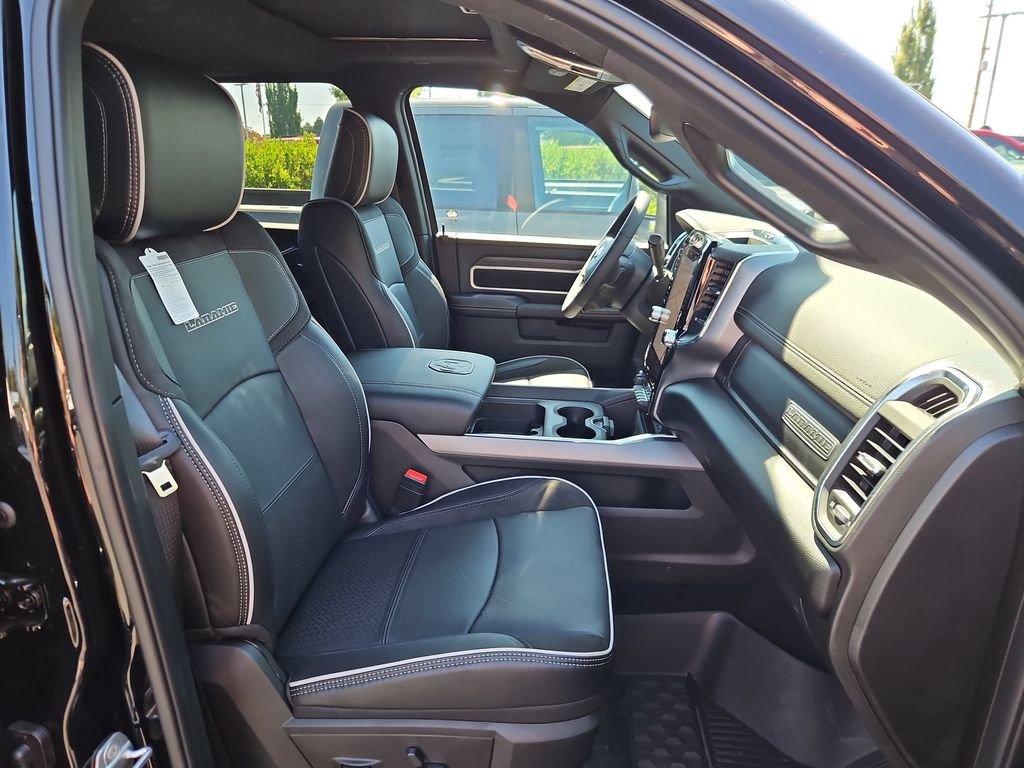 New 2026 Diamond Black Crystal Pearl-Coat Exterior Paint RAM Laramie image 28